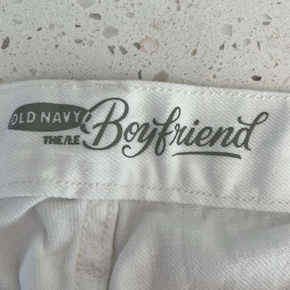 Old Navy Boyfriend Women’s White Distressed Ripped Jeans Standard Size 14 NWOT - Picture 3 of 7